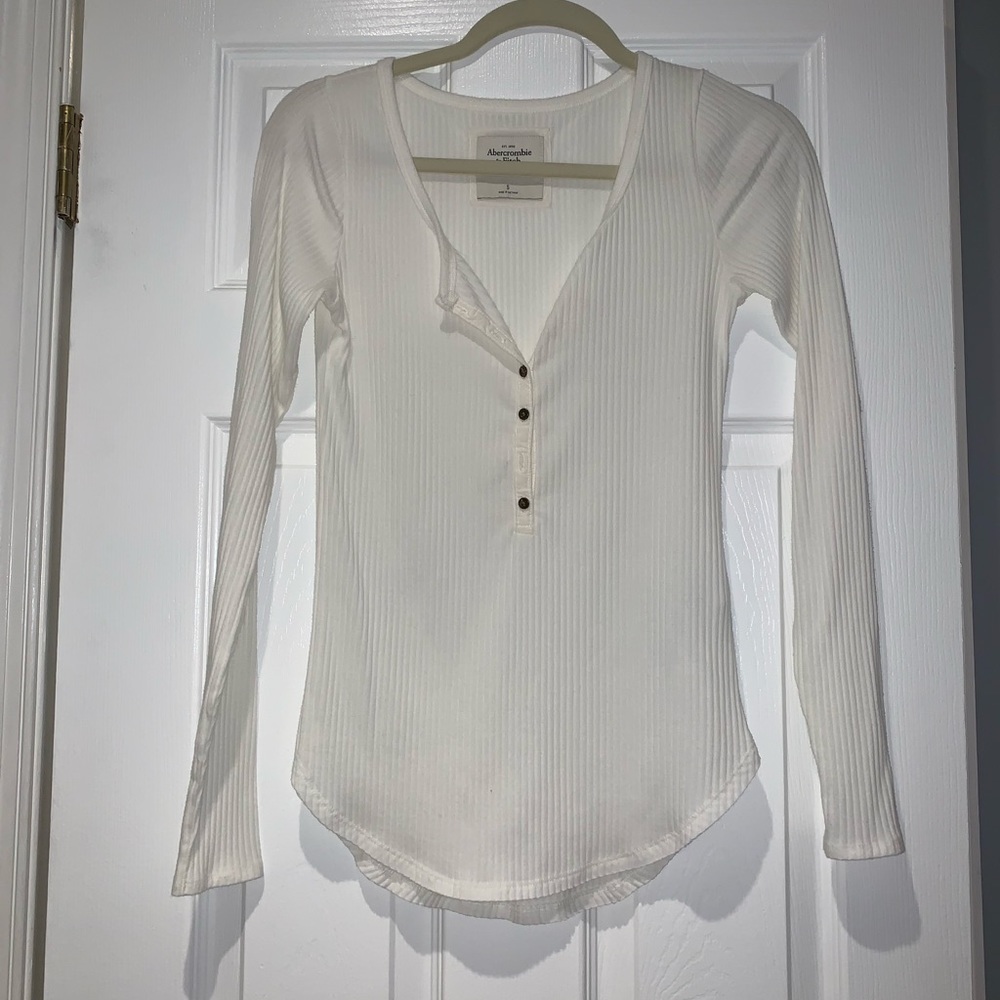 Ribbed white long sleeve shirt